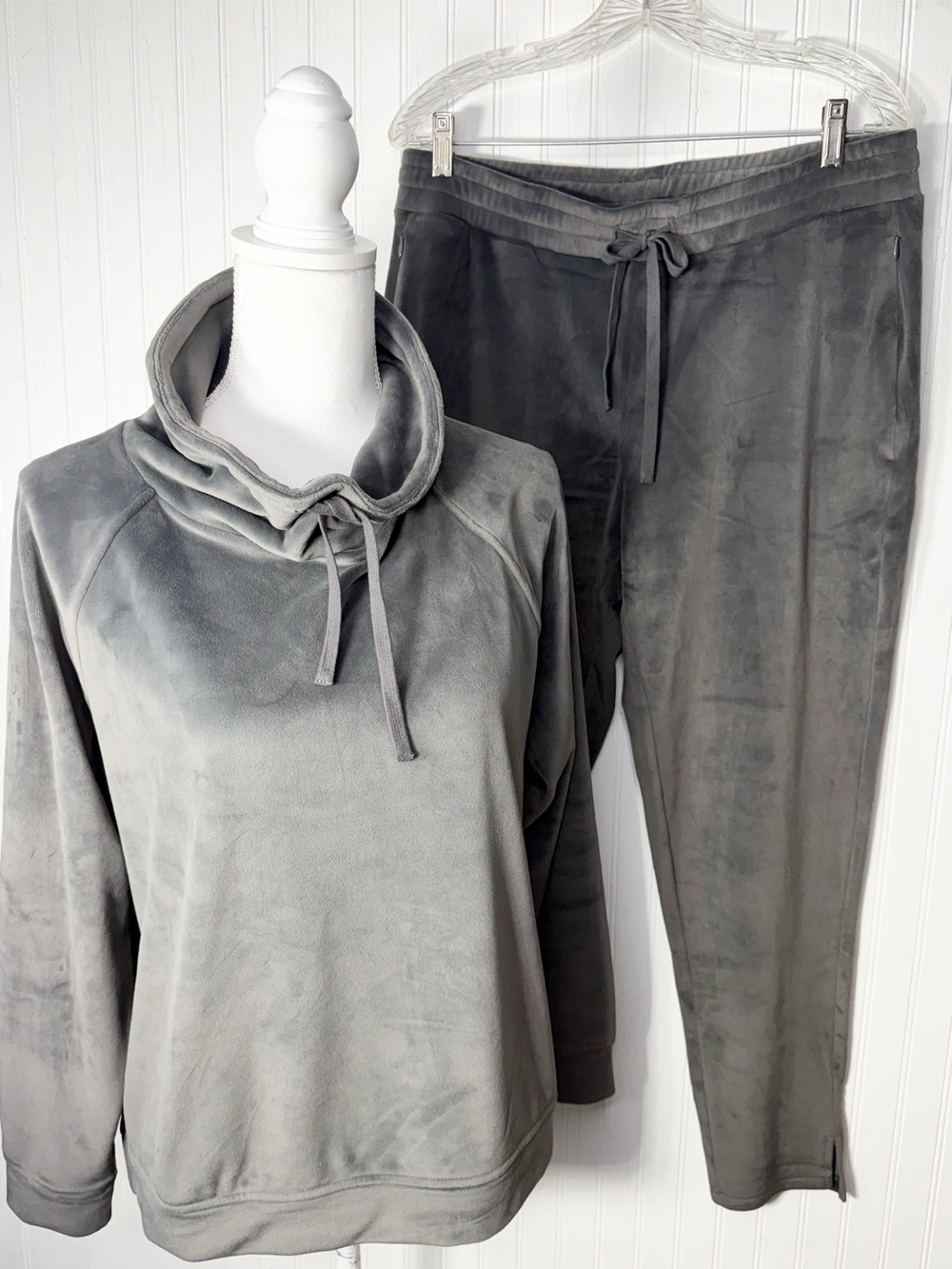 Barefoot Dreams LuxeChic Velour Lounge Set